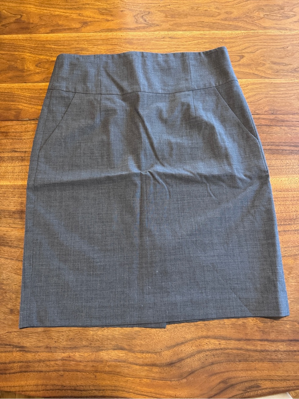 Banana Republic Fine Wool Grey lined skirt, high waist with pleat Sz 6 Like New
